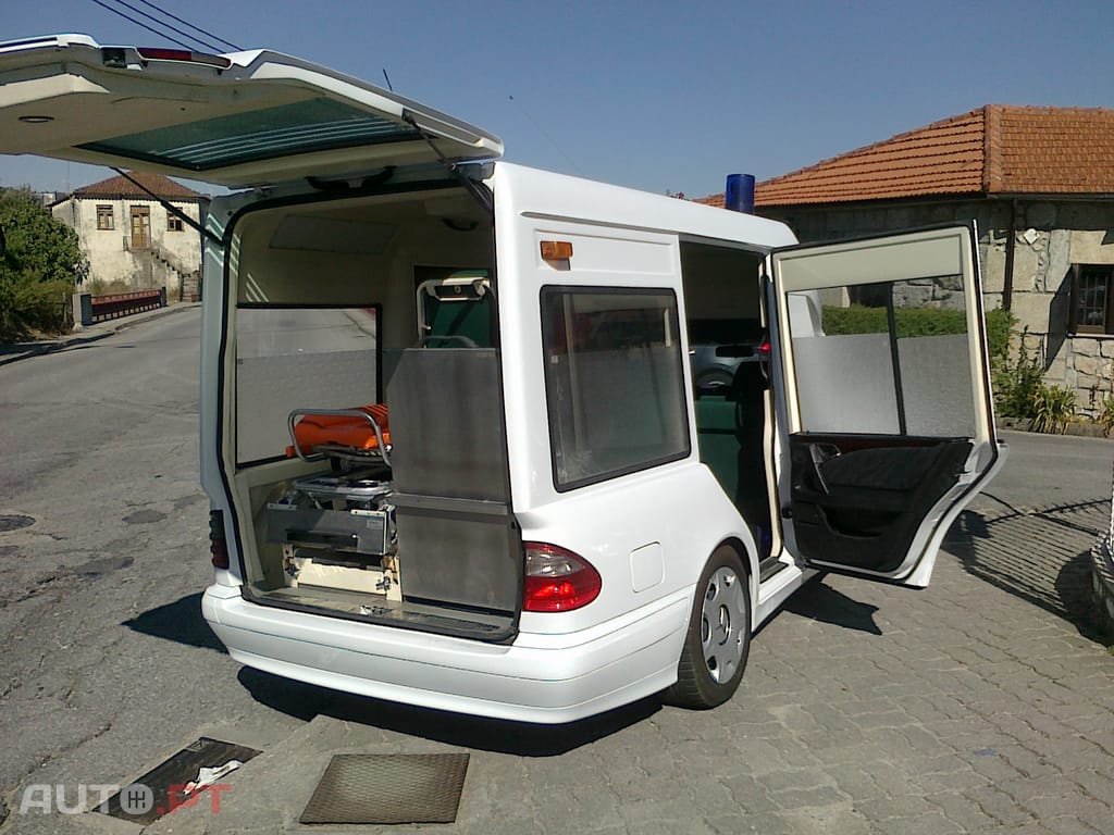 Mercedes-Benz E 220 CDi Ambulancia