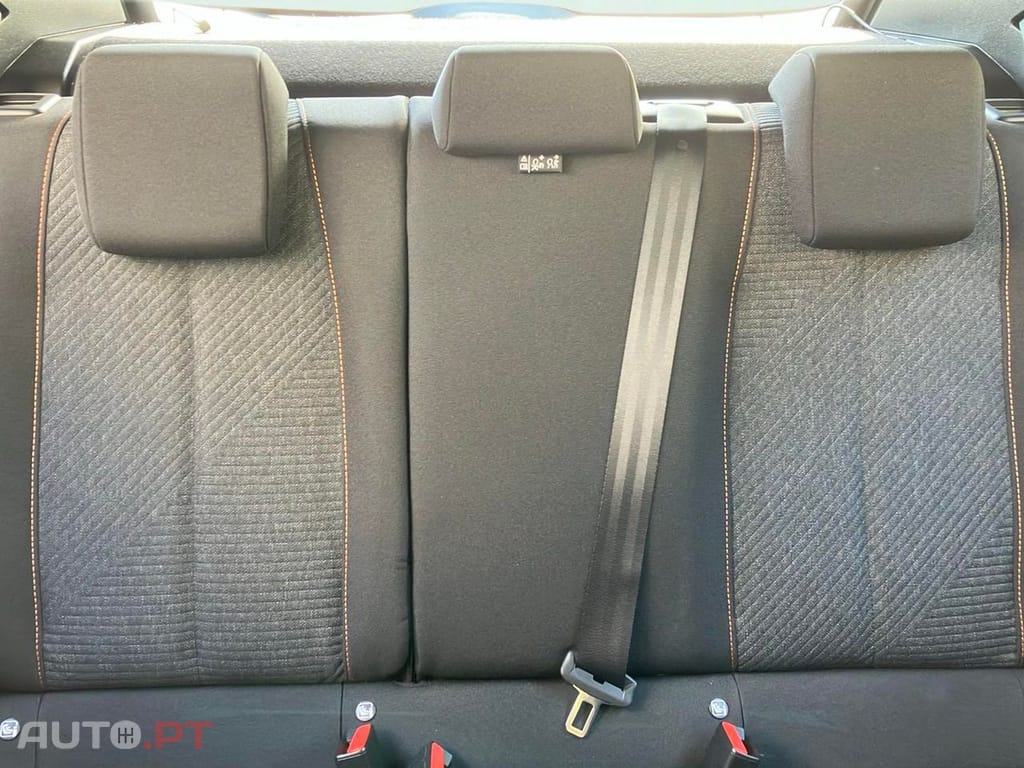Peugeot 2008 1.2 Hybrid Style e-DCS6