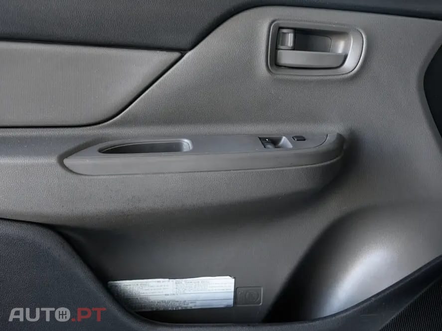 Mitsubishi L200 2.4 DI-D CD Invite Space Cab 3L 4WD