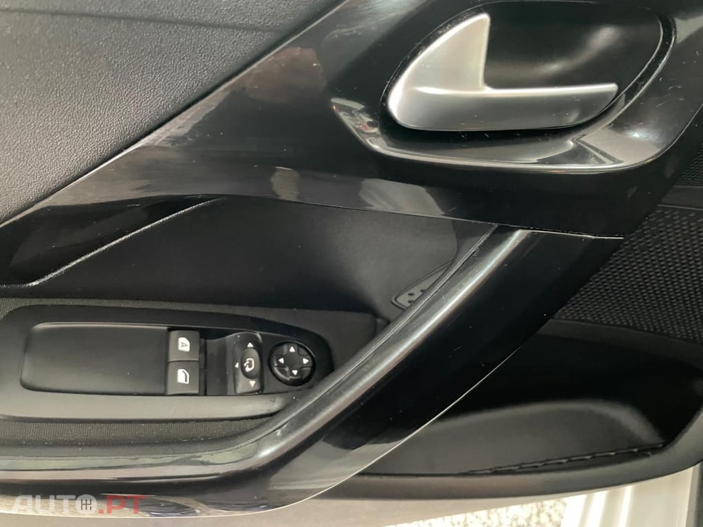 Peugeot 208 1.2 PureTech Signature