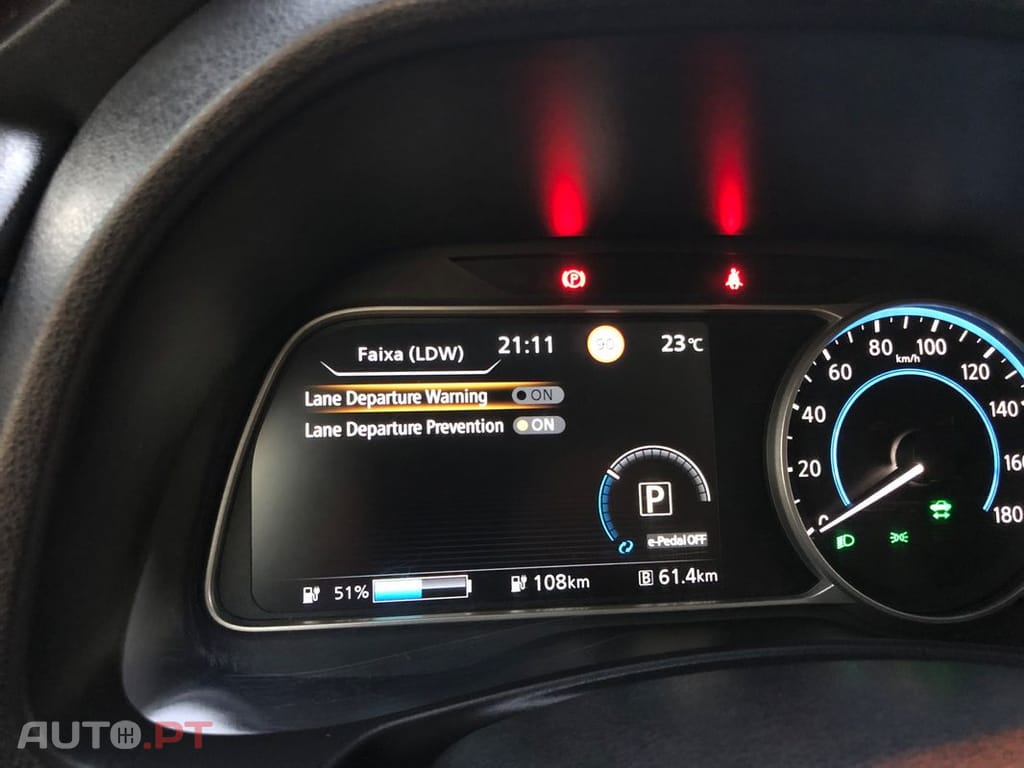 Nissan Leaf Tekna Two Tone