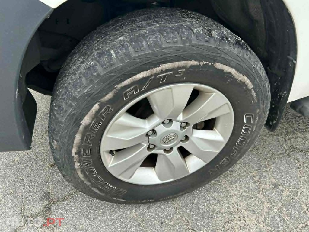 Toyota Hilux 2.4D-4D 150cv 4x2