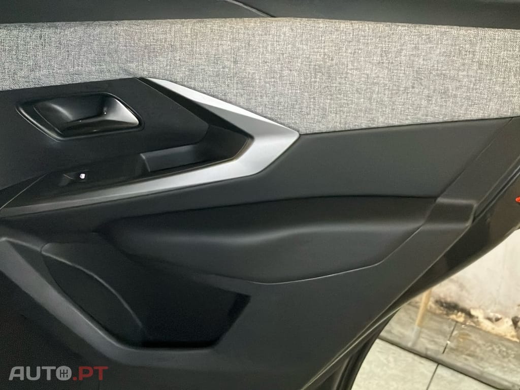 Peugeot 3008 1.2 Hybrid Allure e-DCS6