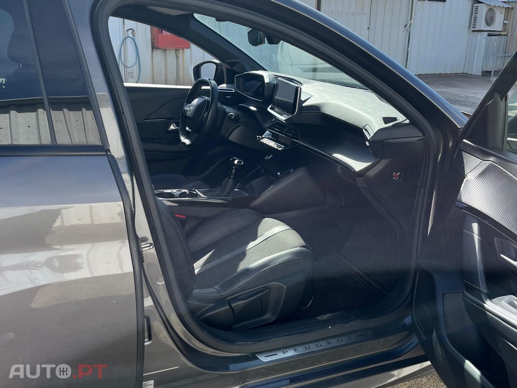 Peugeot 208 Puretech 1.2 GT