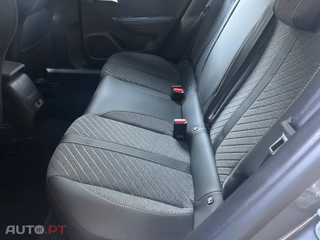 Peugeot 2008 1.2 Hybrid Allure e-DCS6