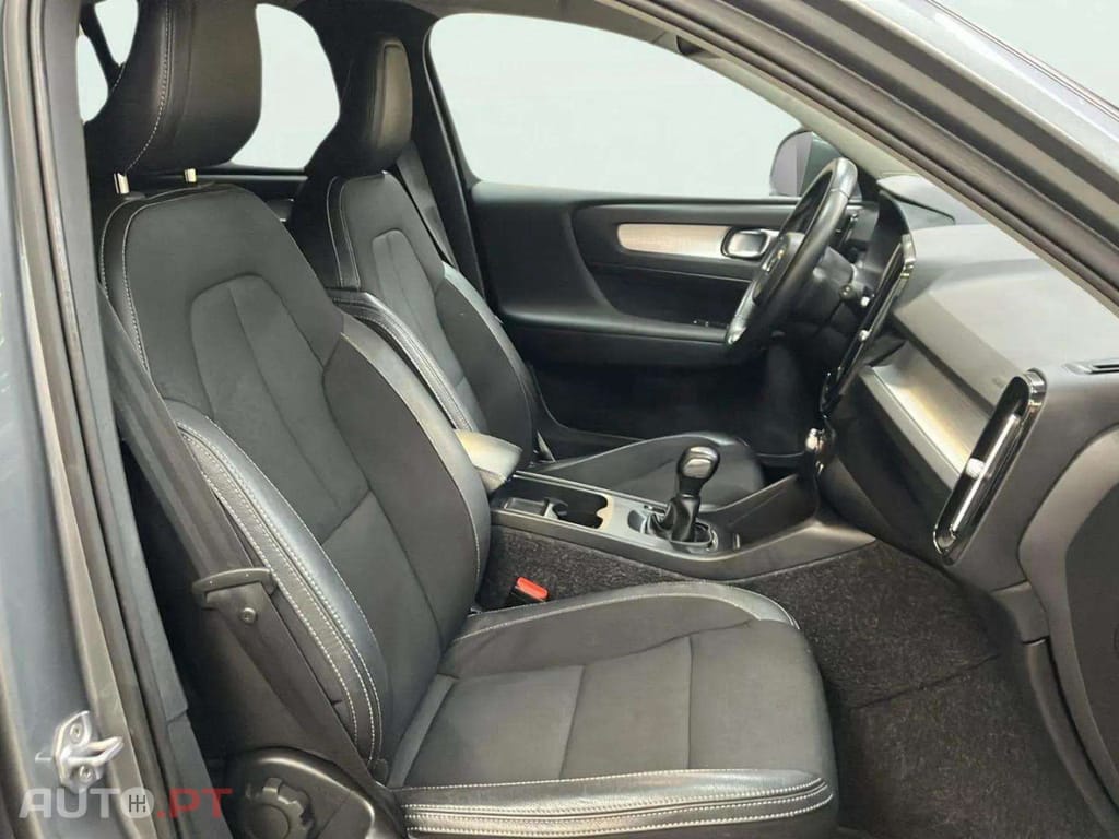 Volvo XC40 2.0 D3 150 MOMENTUM