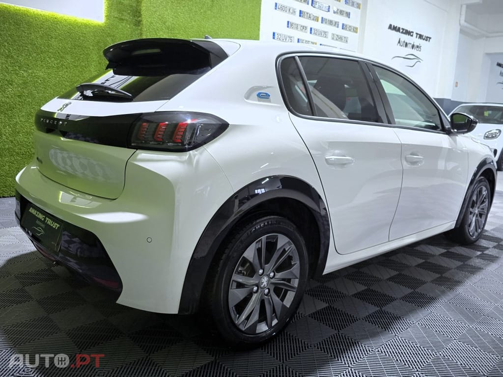 Peugeot E-208 50 kWh Allure Pack