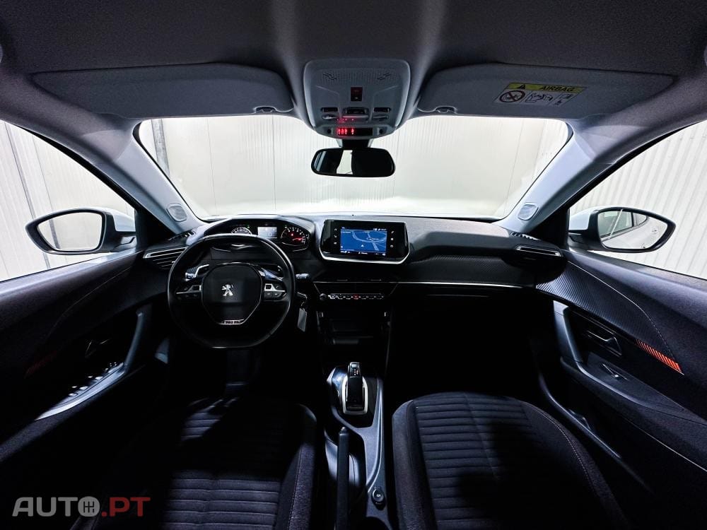 Peugeot 2008 1.2 PureTech Allure EAT8