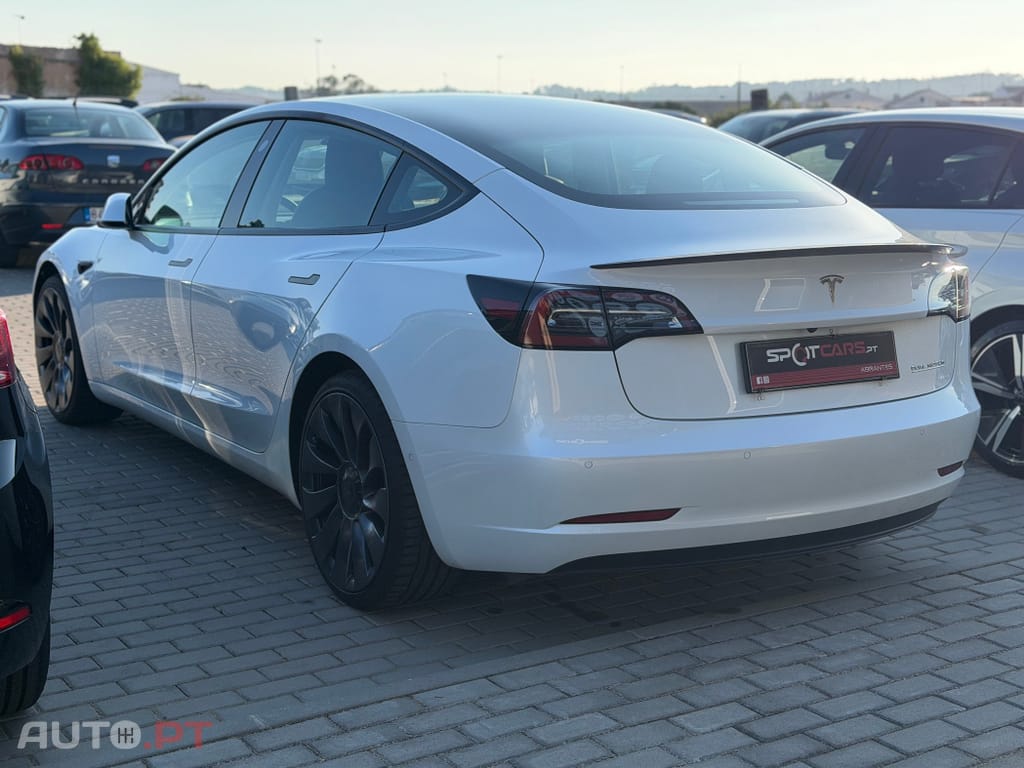 Tesla Model 3 Performance Dual Motor AWD — fotografia 2
