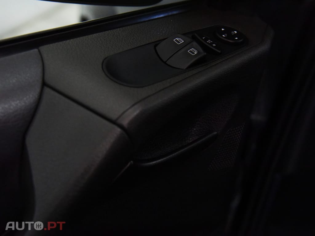 Mercedes-Benz Vito MIXTO 122/34 CDI V6 LONGA AUTOMÁTICA 5L