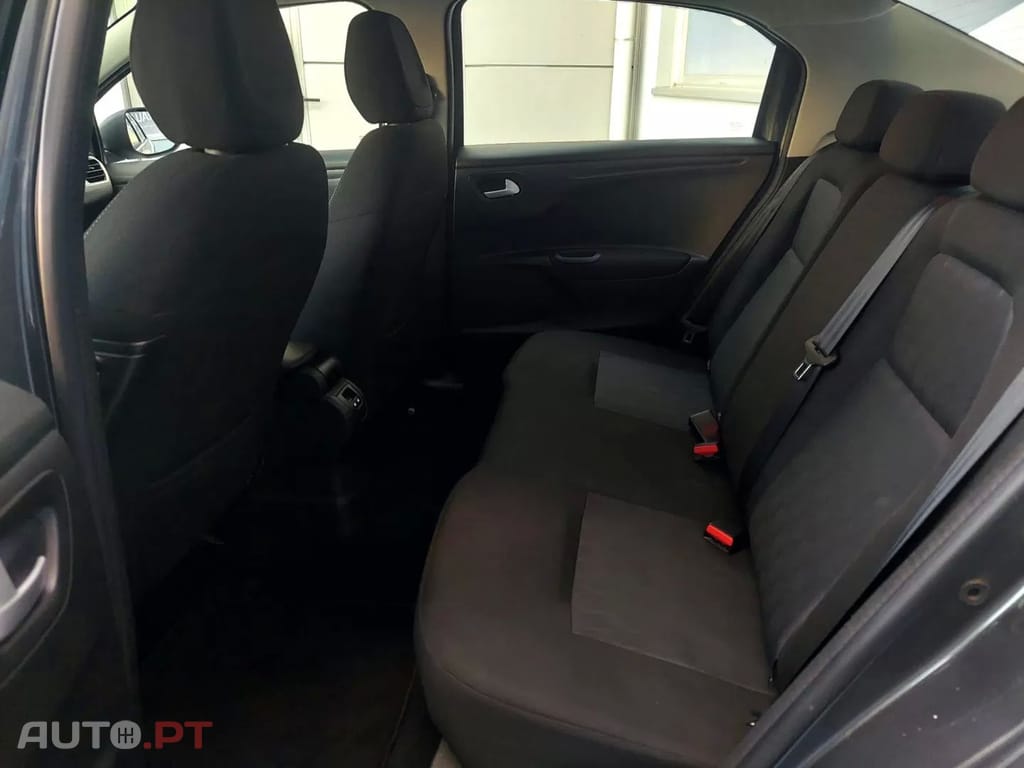 Citroen C-Elysée 1.2 PureTech Shine