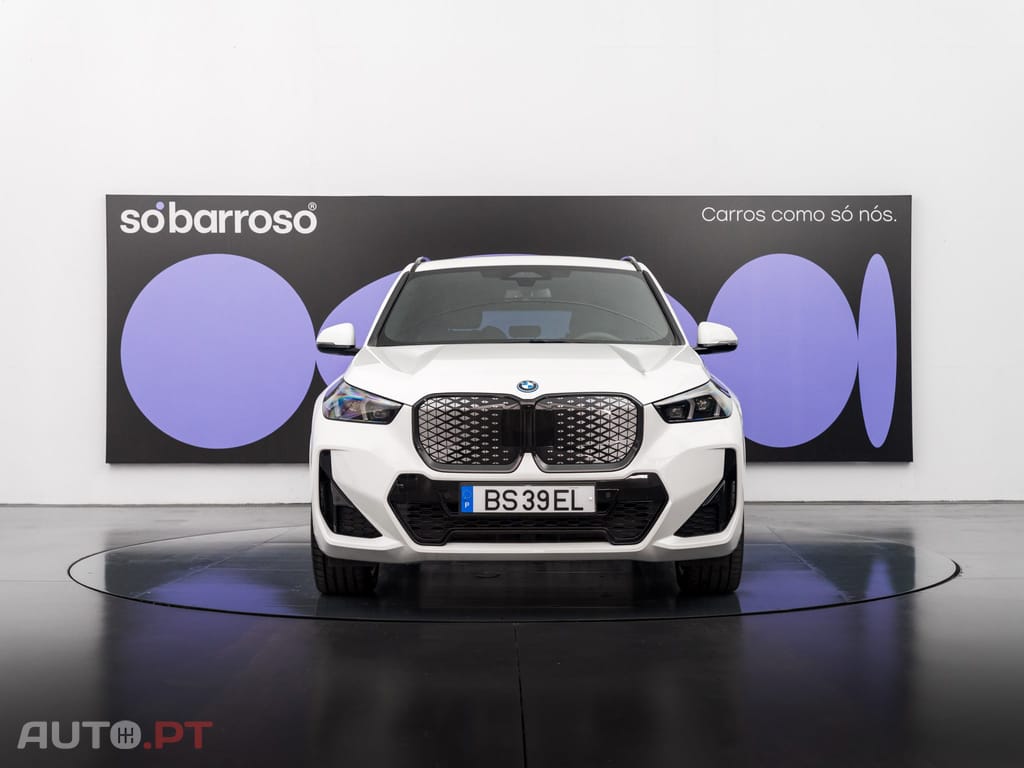 BMW iX1 eDrive20 Pack Desportivo M Pro
