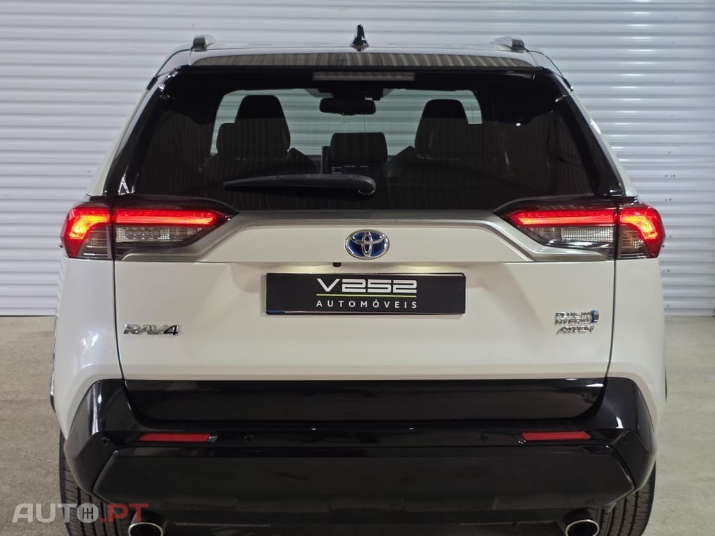 Toyota RAV4 2.5 Plug-in Hybrid Square Collection
