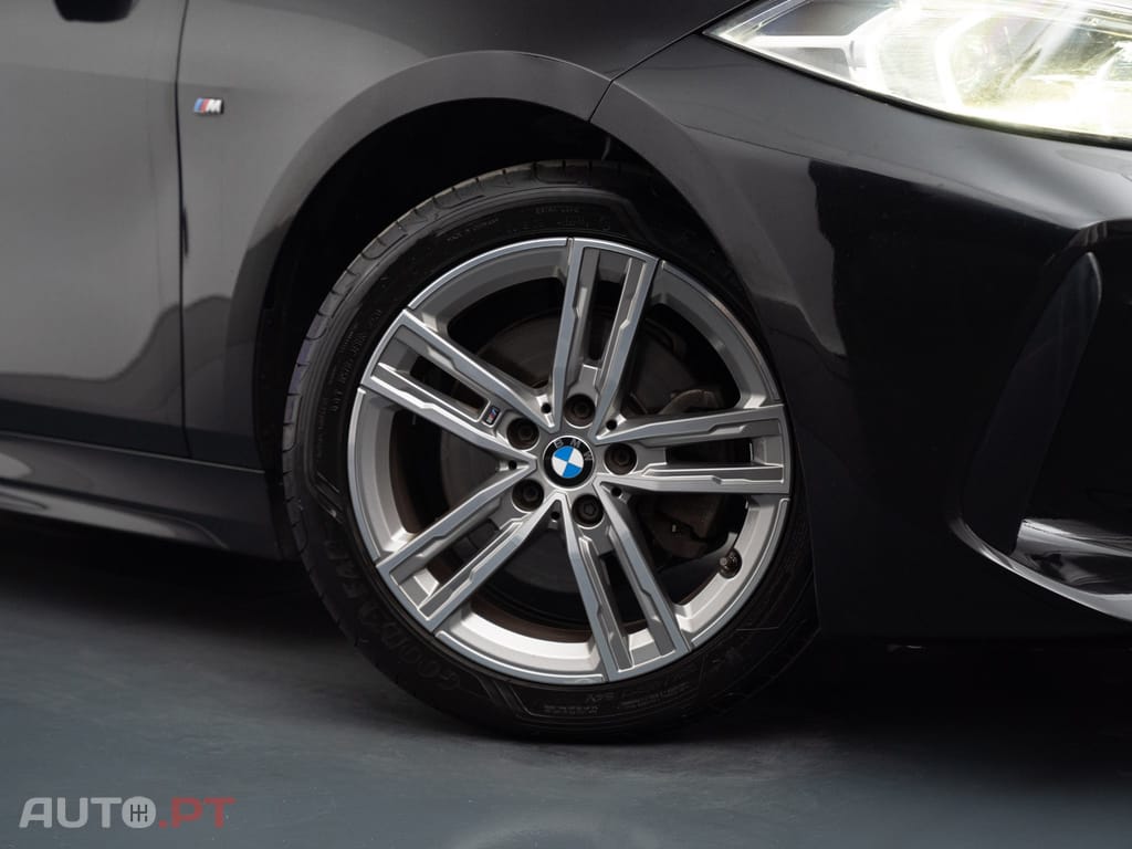 BMW 118 i Pack Desportivo M Auto