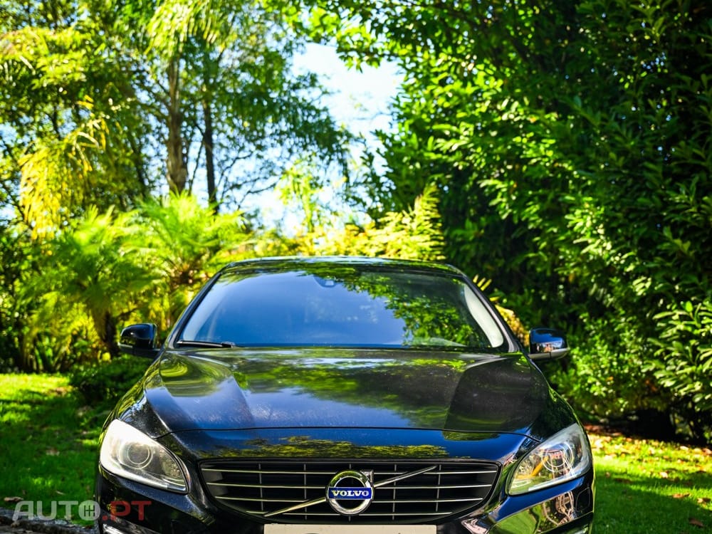 Volvo V60 2.4 D6 R-Design Momentum AWD Phev