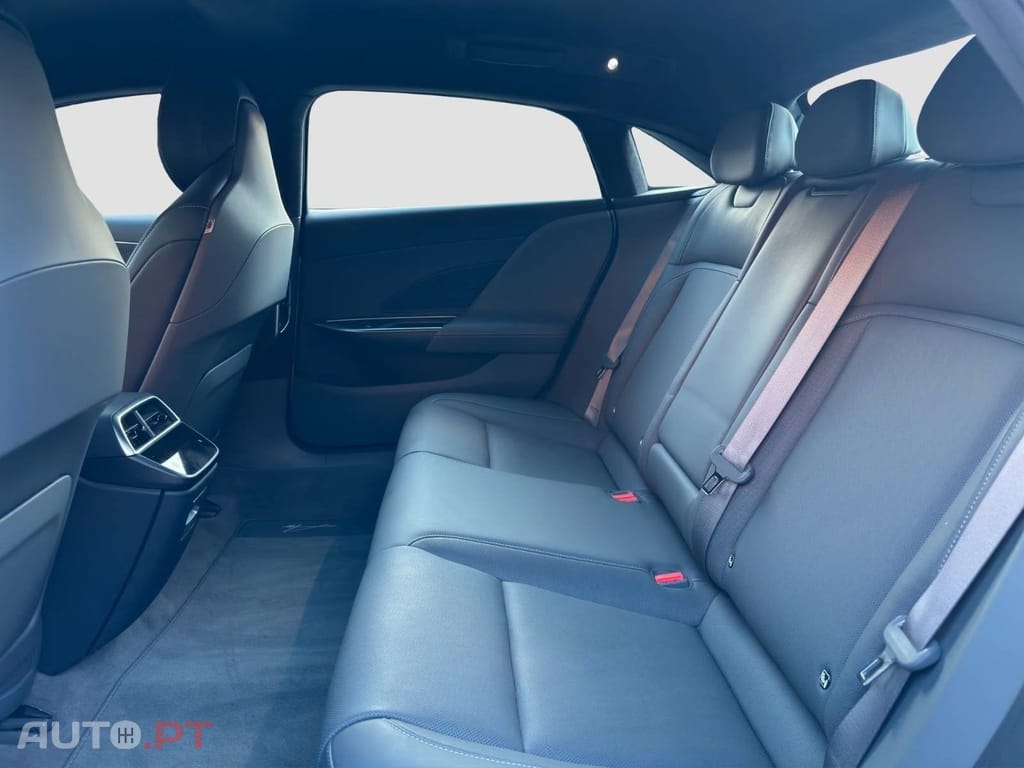 Lucid Air Pure AWD