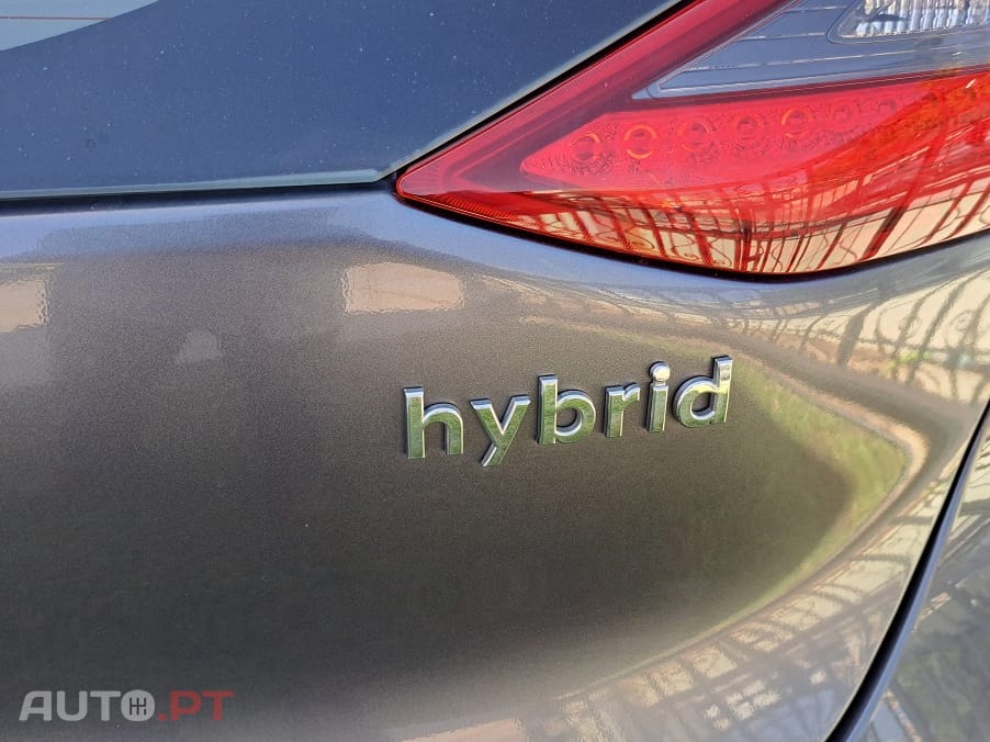 Hyundai Ioniq 5 1.6 GDI HEV (híbrido gasolina + elétrico) Potência combinada de 141 cv