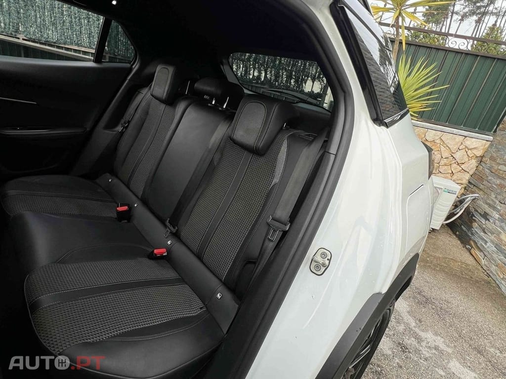 Peugeot E-2008 50 kWh GT Line - 310kms Aut