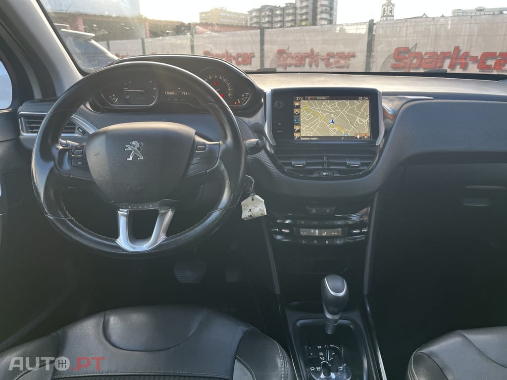 Peugeot 2008 1.2 PureTech Allure EAT6