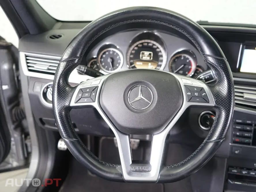 Mercedes-Benz E 220 CDi Avantgarde BlueEfficiency Auto