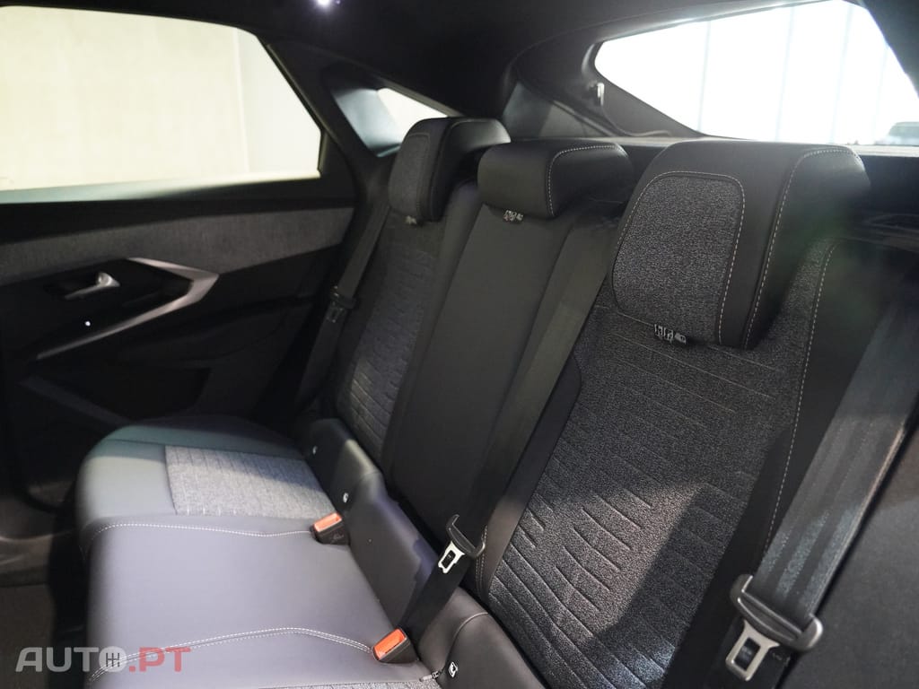 Peugeot 3008 1.2 Hybrid Allure e-DCS6