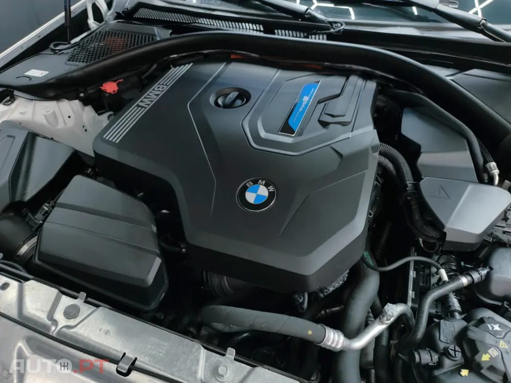 BMW 330 e Pack Desportivo M Pro Auto