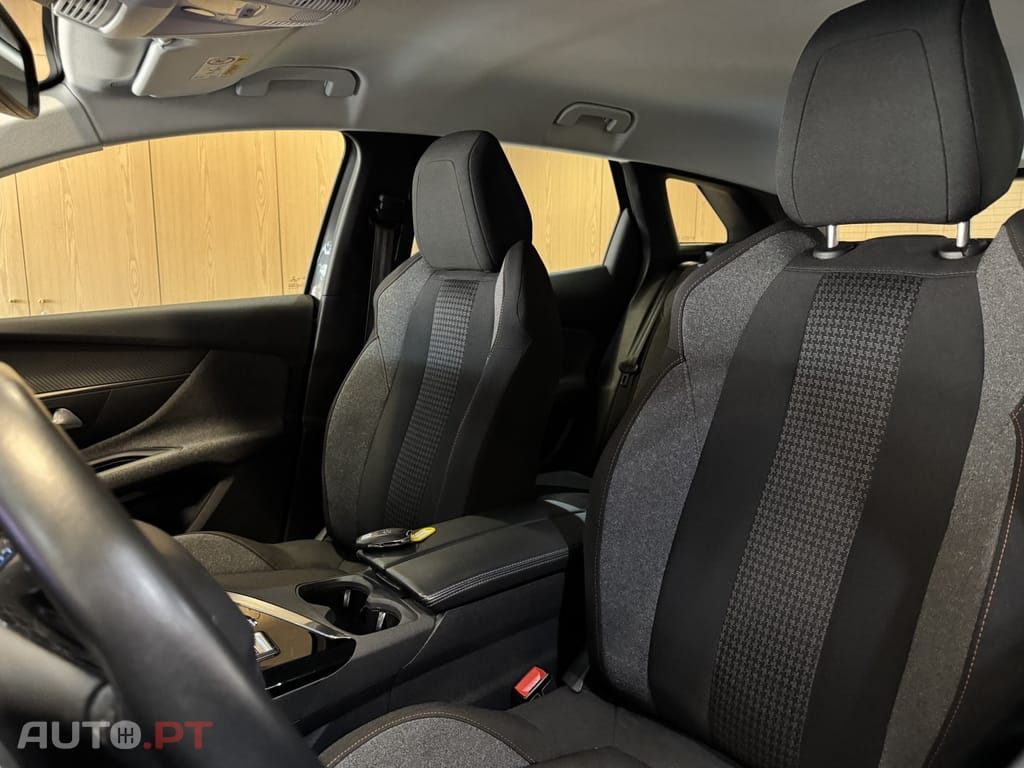 Peugeot 3008 1.5 BlueHDi Active Pack EAT8