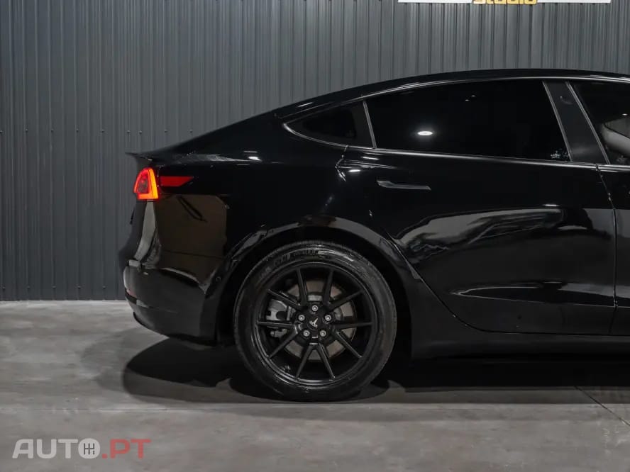 Tesla Model 3 Standard Range Plus RWD