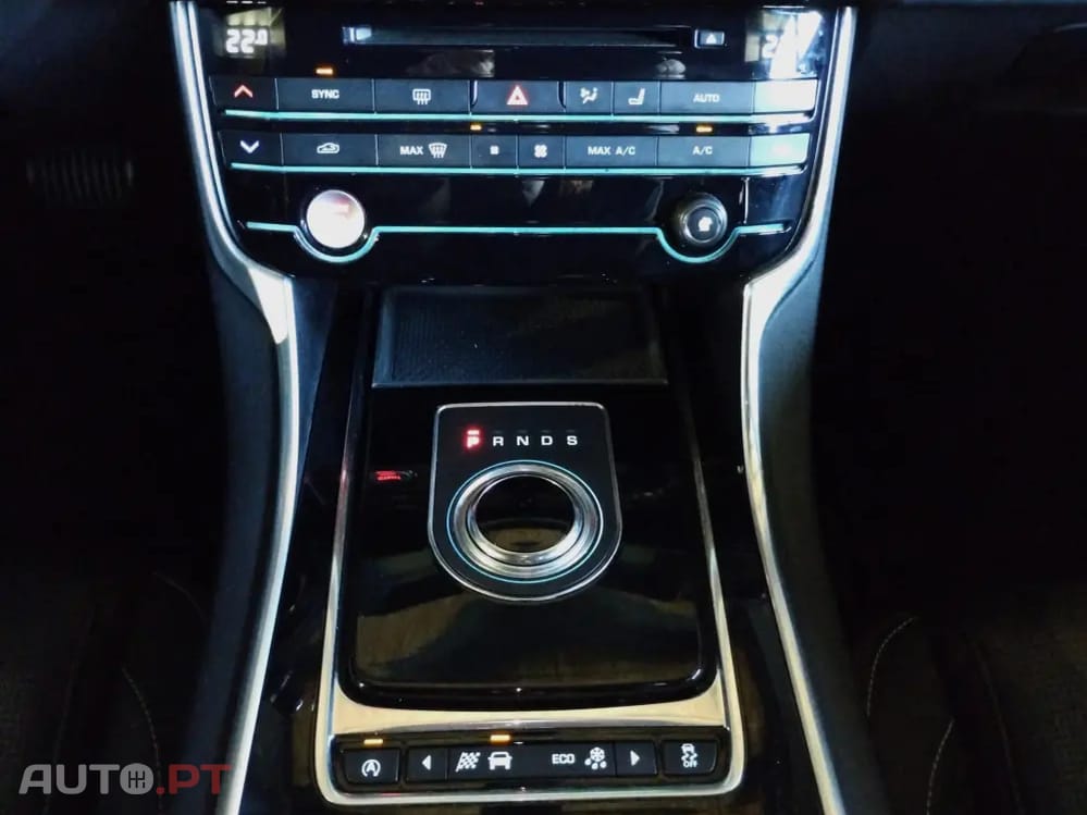 Jaguar XE 2.0 D R-Dynamic SE