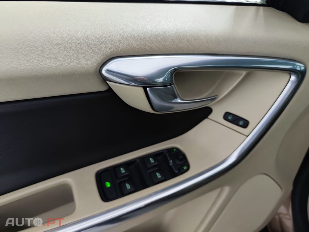 Volvo XC60 2.0 D4 DRIVe Momentum