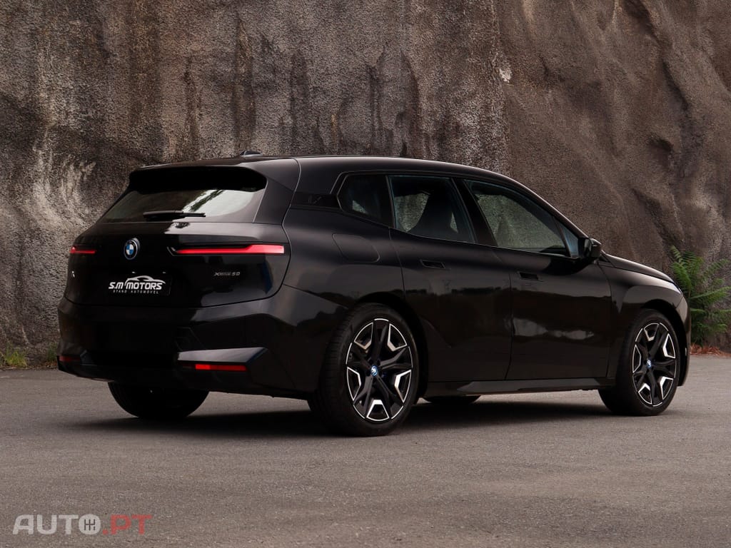 BMW iX xDrive 50 Pack Desportivo