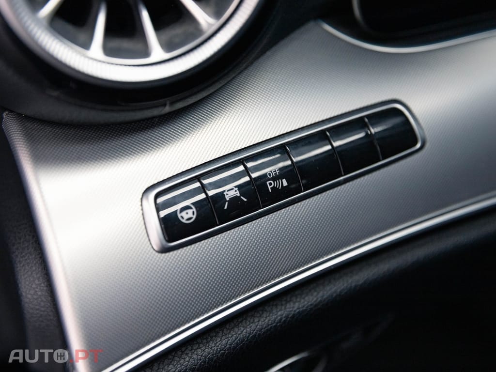 Mercedes-Benz E 220 d AMG Line