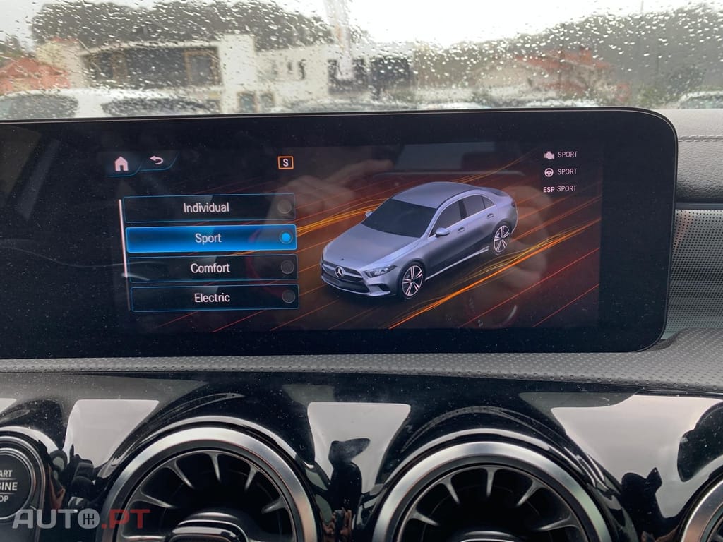 Mercedes-Benz A 250 e AMG Line