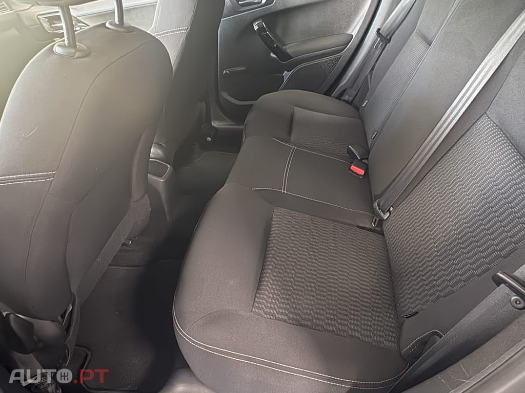 Peugeot 208 1.2 PureTech Signature