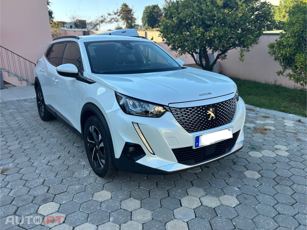 Peugeot E-2008 50 kWh Allure Pack