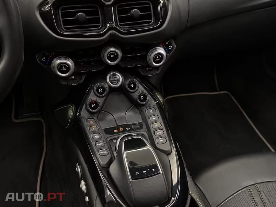 Aston Martin Vantage Coupé V8