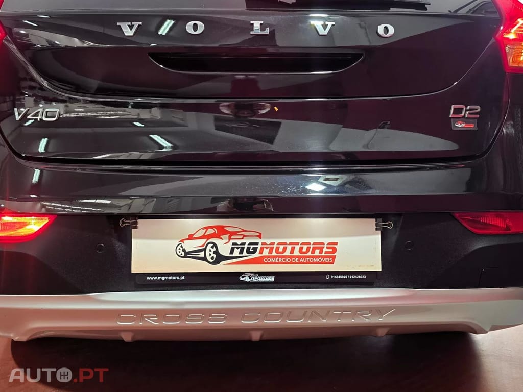 Volvo V40 2.0 D2 Momentum Geartronic — fotografia 9