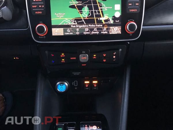 Nissan Leaf Tekna Two Tone