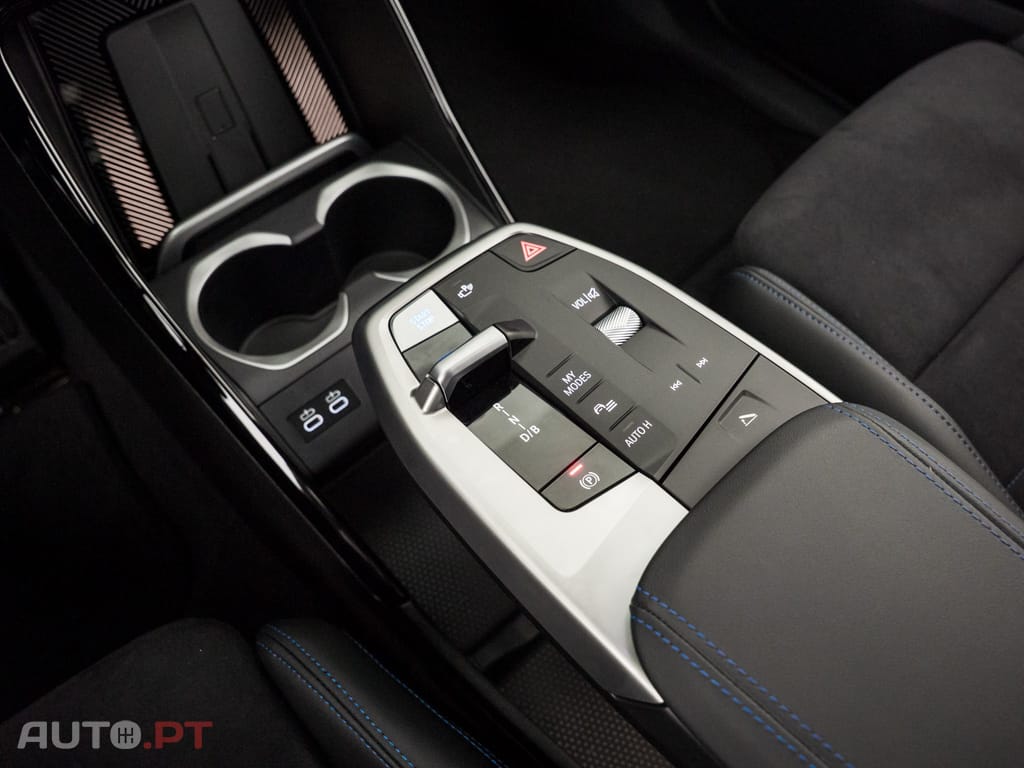 BMW iX1 eDrive20 Pack Desportivo M Pro