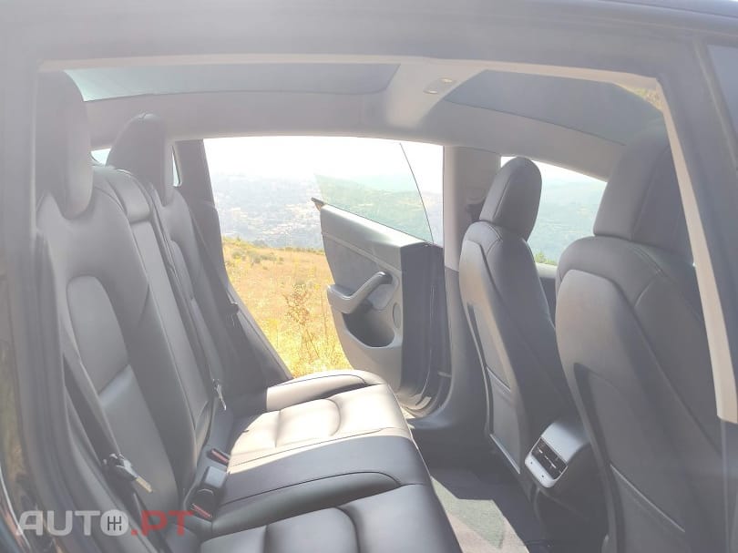 Tesla Model 3 Long Range RWD — fotografia 15