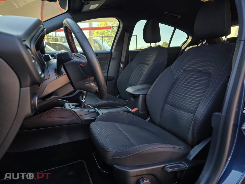 Ford Focus 1.0 EcoBoost Hybrid ST-LINE