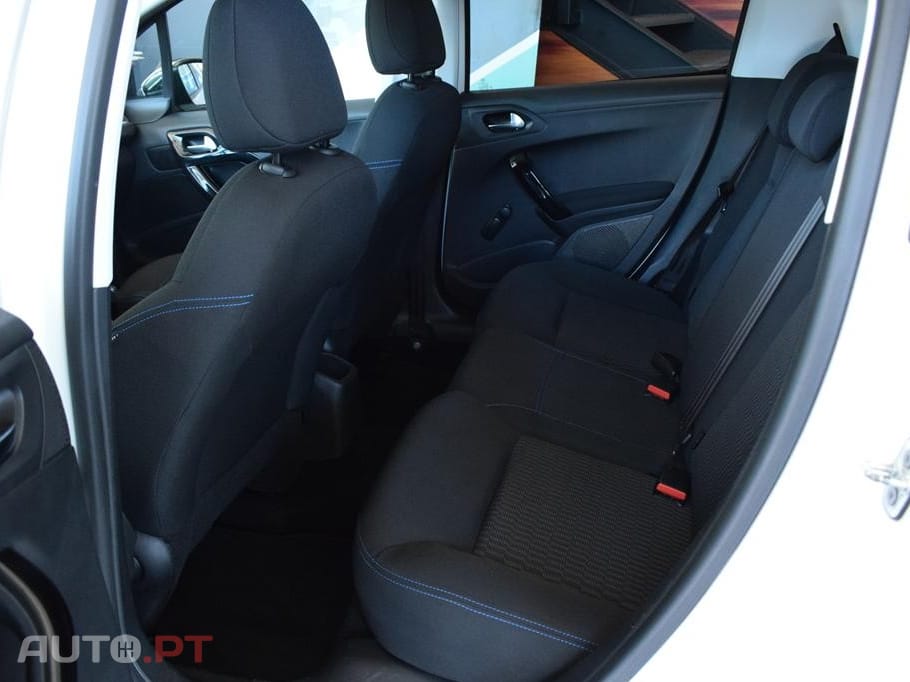 Peugeot 208 1.2 PureTech Signature