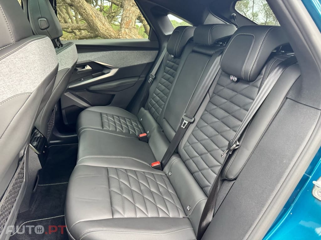 Peugeot E-3008 73 kWh GT