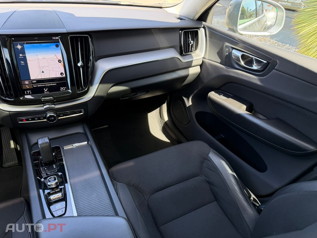 Volvo XC60 2.0 T8 PHEV Momentum Plus AWD