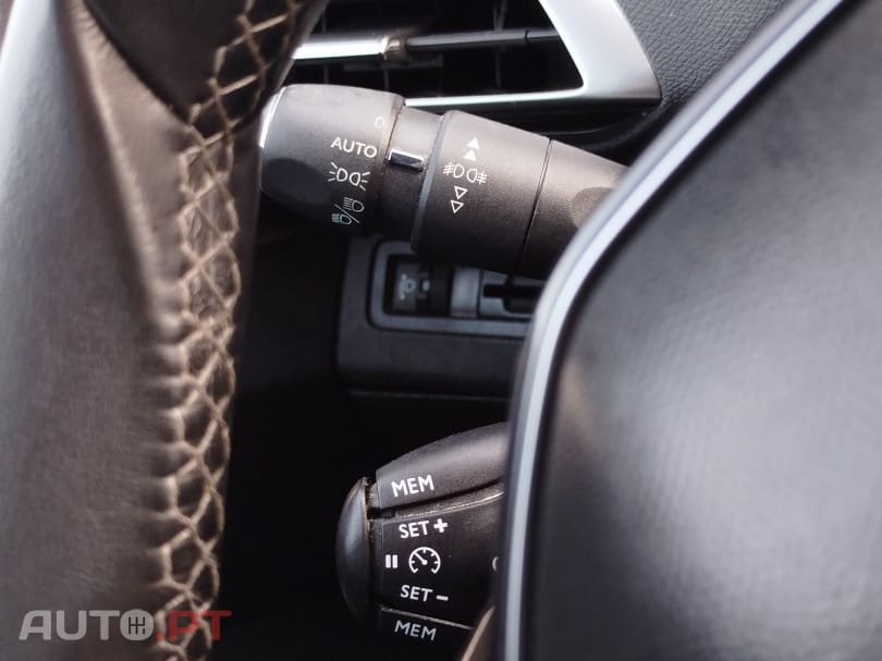 Peugeot 5008 1.2 PureTech Allure J18