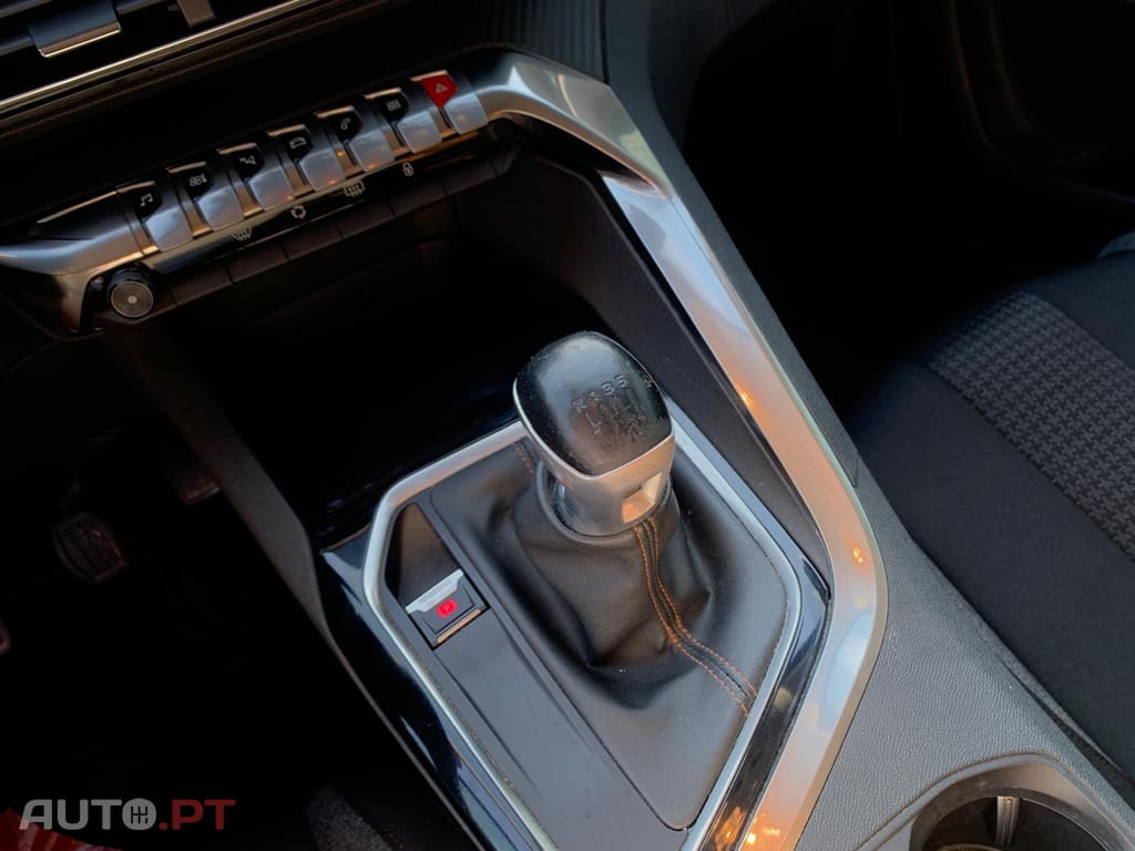 Peugeot 3008 1.5 BlueHDi Active