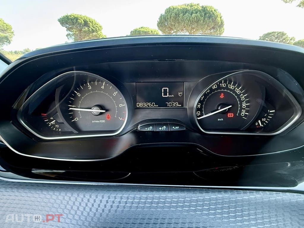 Peugeot 2008 1.2 PureTech Signature