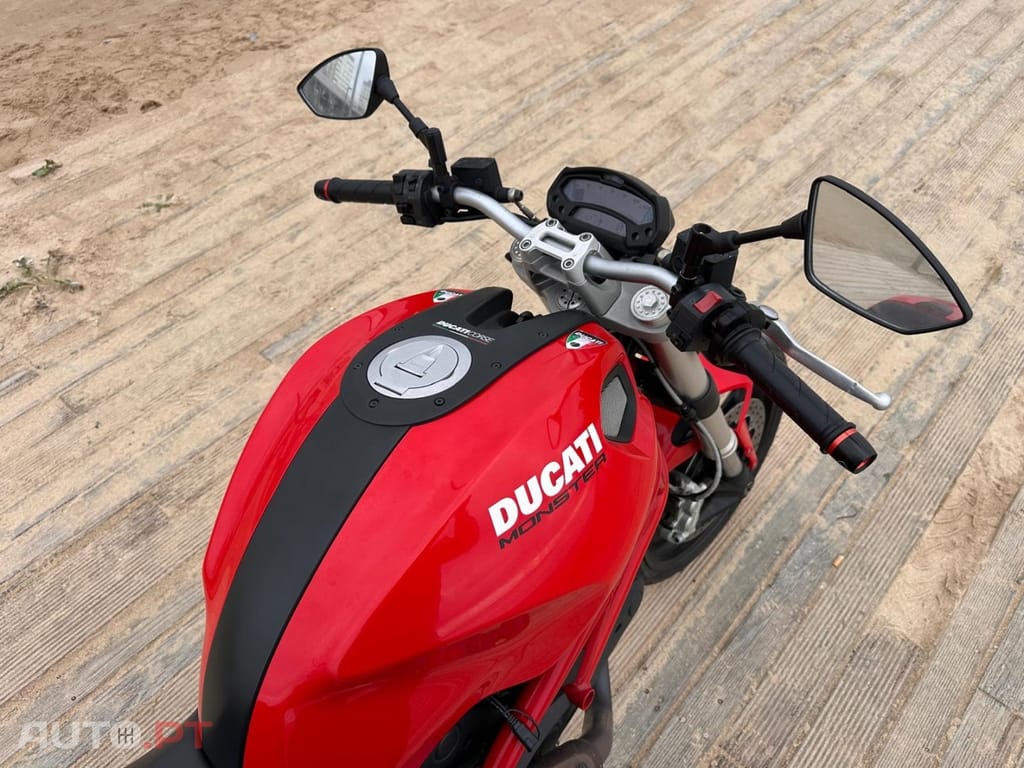 Ducati Monster 696
