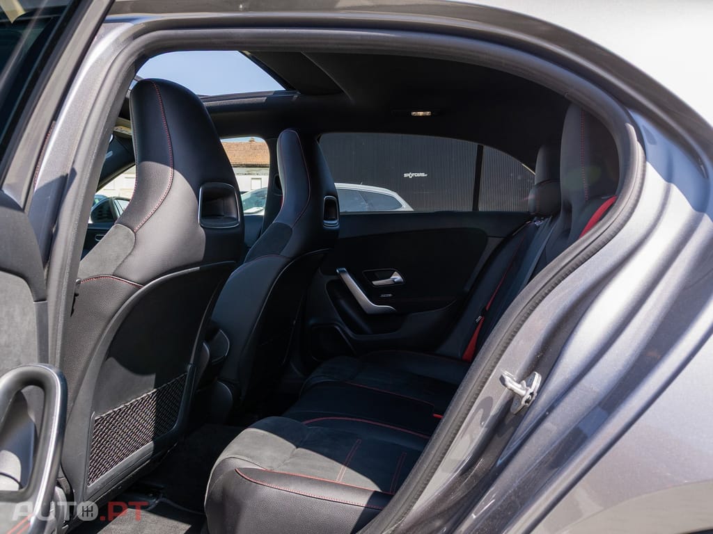 Mercedes-Benz A 35 AMG 4Matic Speedshift DCT 7G — fotografia 16