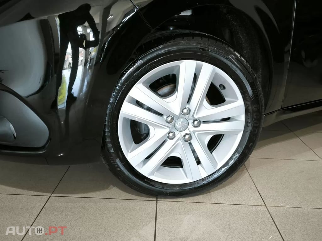 Peugeot 208 PureTech 82 Start & Stop Style